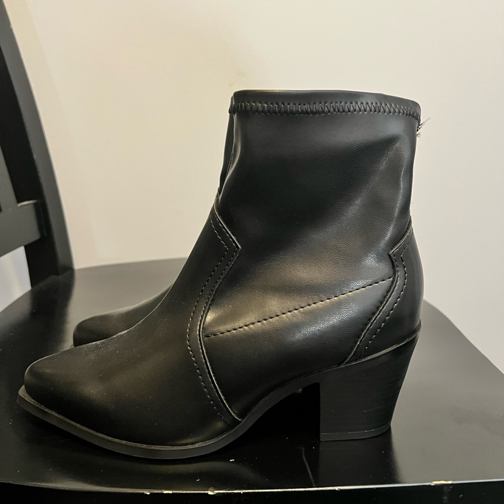 ARULA Black Ankle Booties with Block Heel